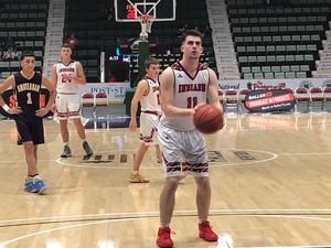 Joe Girard III gets set for a free throw prior to breaking the 4,000-point mark Sunday.