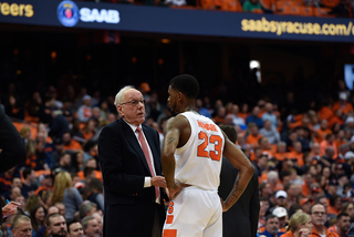 Boeheim talks to Howard on the sideline.